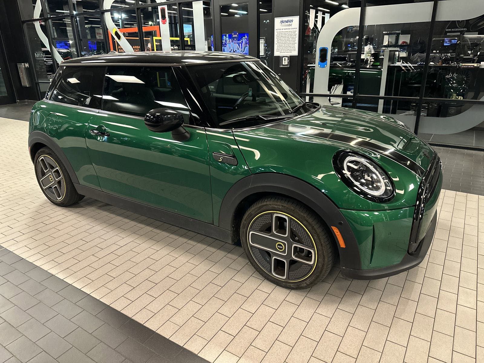 2023 MINI Hardtop 2 Door / British Racing Green IV Metallic