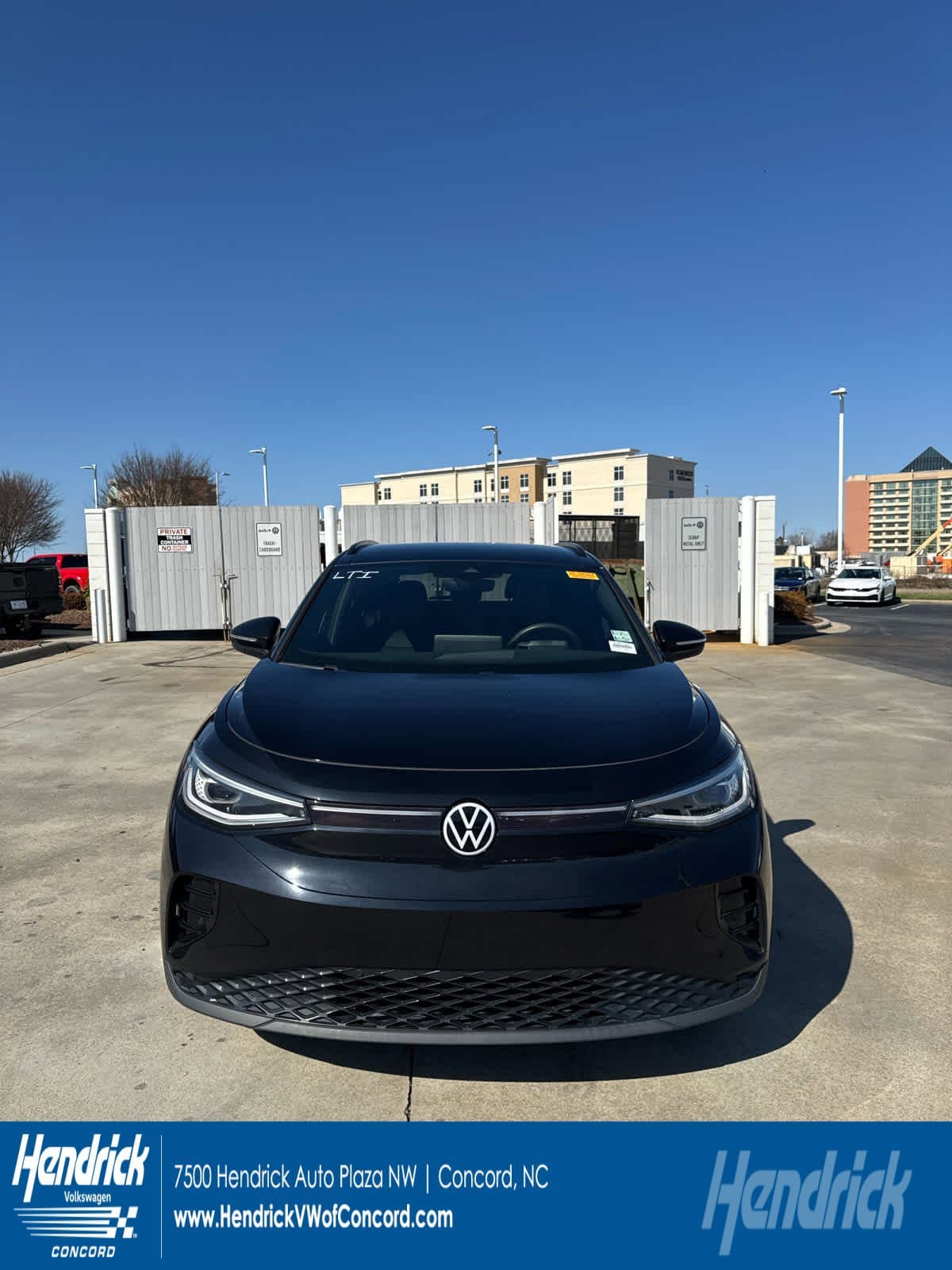 2023 Volkswagen ID.4 / Deep Black Pearl