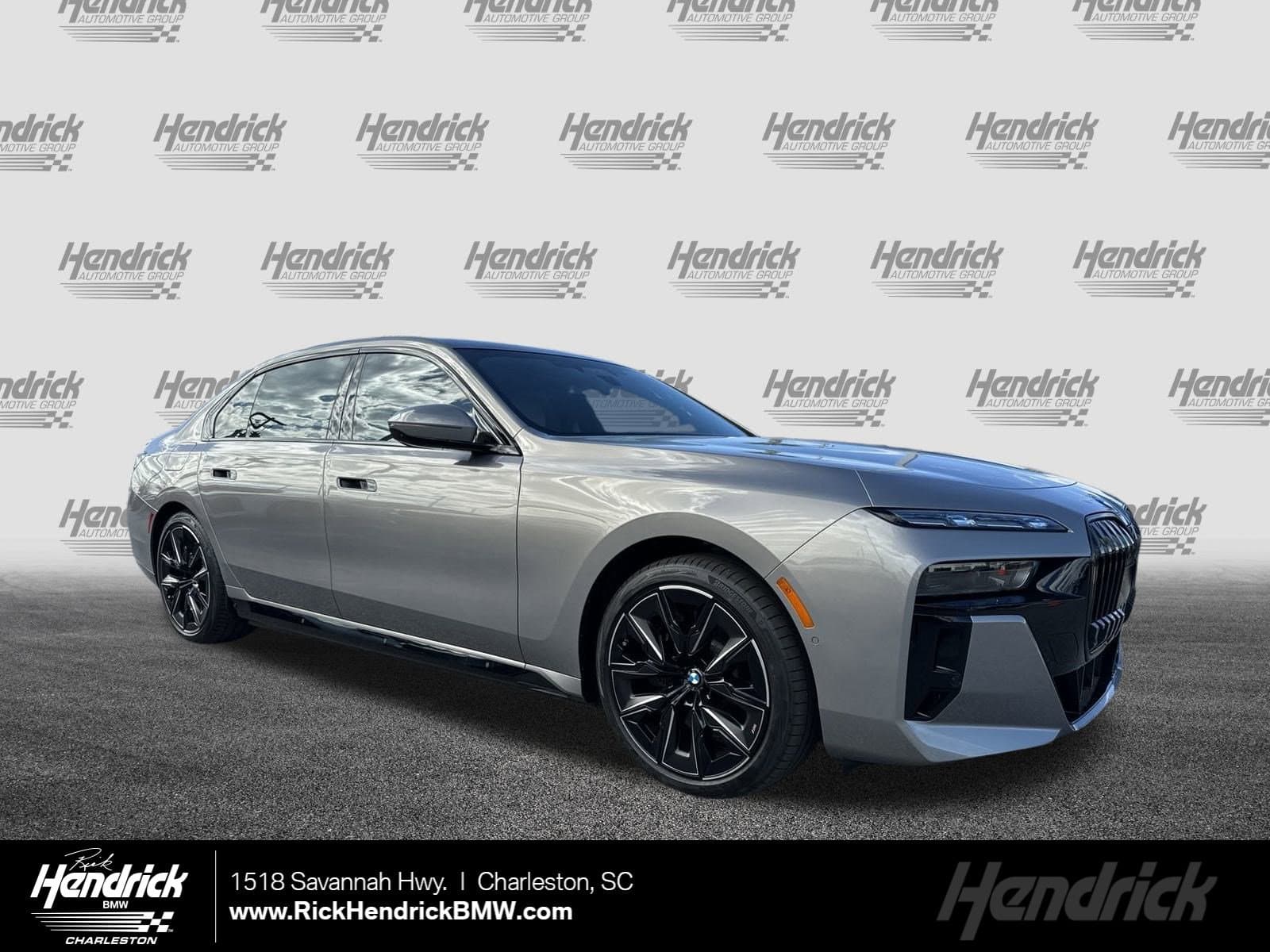 2024 BMW i7 / Oxide Grey Metallic