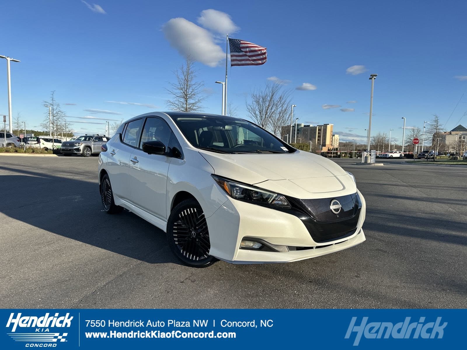 2023 Nissan LEAF / Super Black/Pearl White